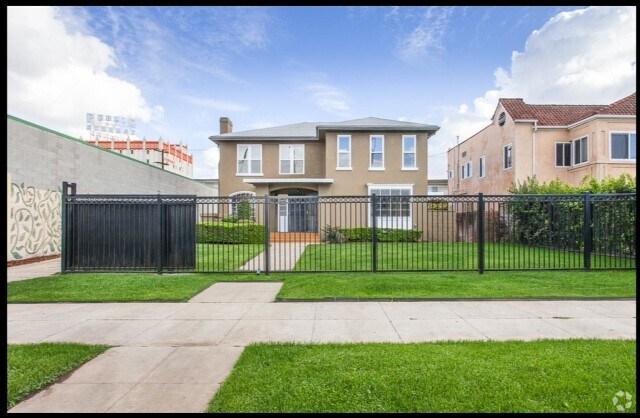 Building Photo - 1312 S Victoria Ave