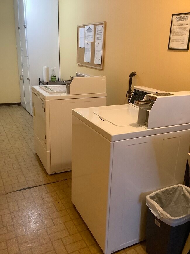 Building Photo - 10408 Menard Ave