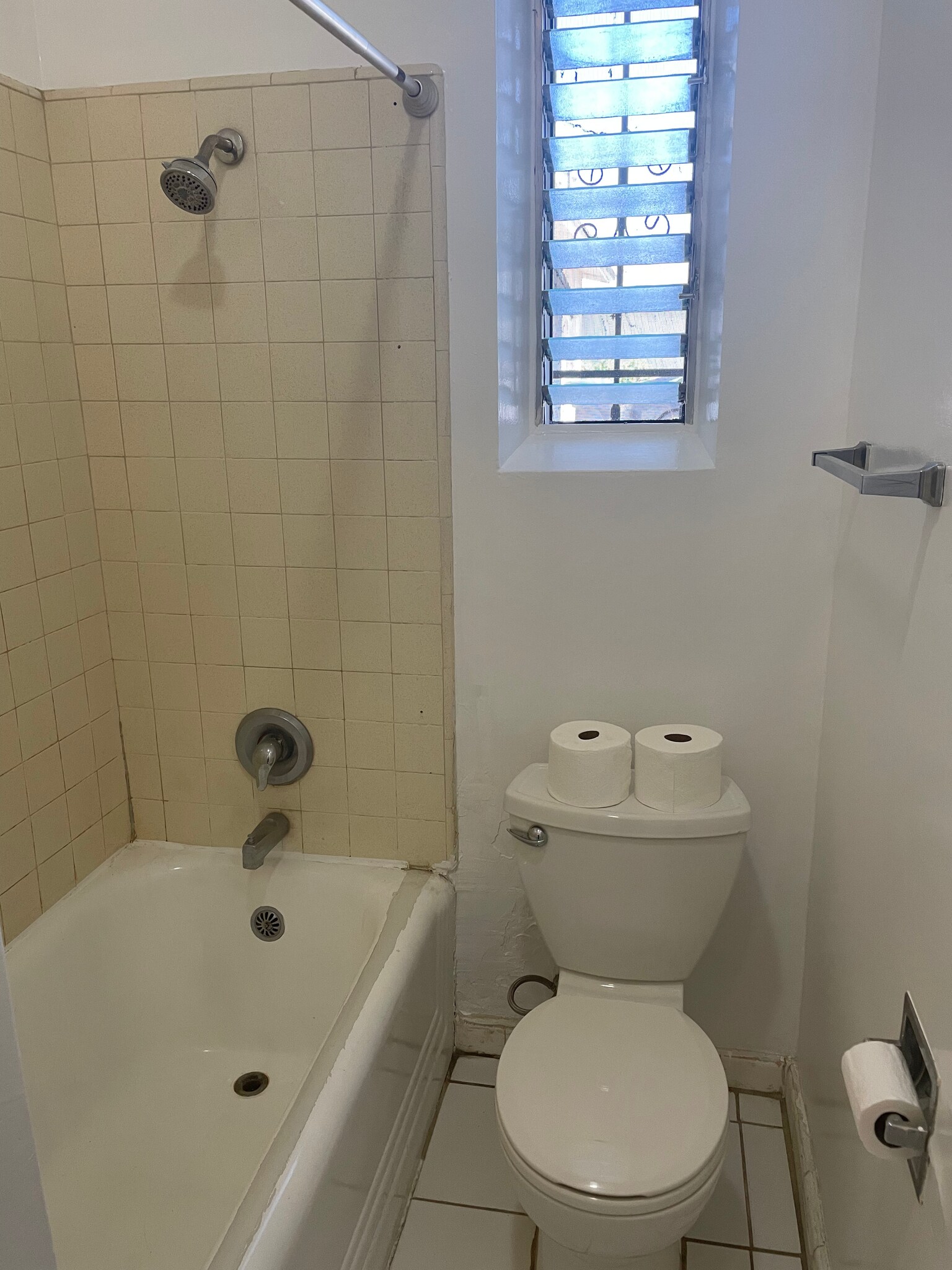 Building Photo - 407 Riverdale Dr