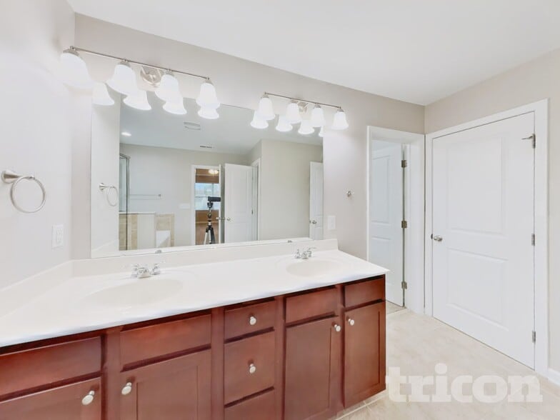 Building Photo - 3513 Diamond Springs Dr