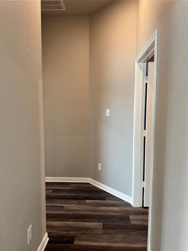 Building Photo - 1107 Tomball Downs Dr