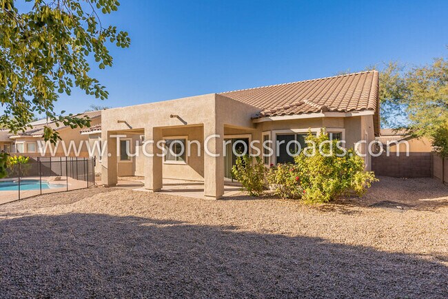 Building Photo - 4 Bedroom / 2 Bathroom Home