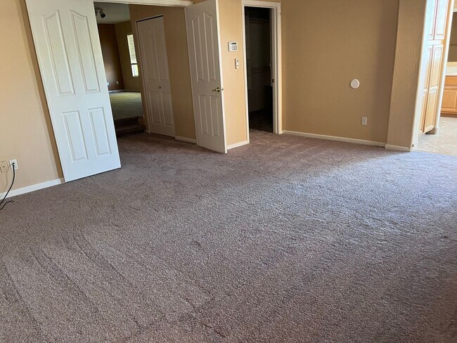 Building Photo - 4746 W Carla Vista Dr