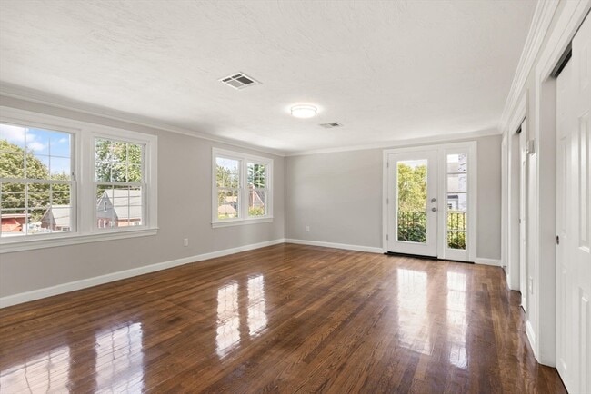 Building Photo - 129 Maple Ave