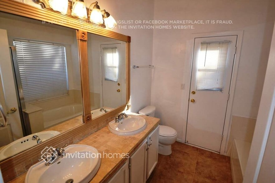 Building Photo - 1669 E Golden Ln