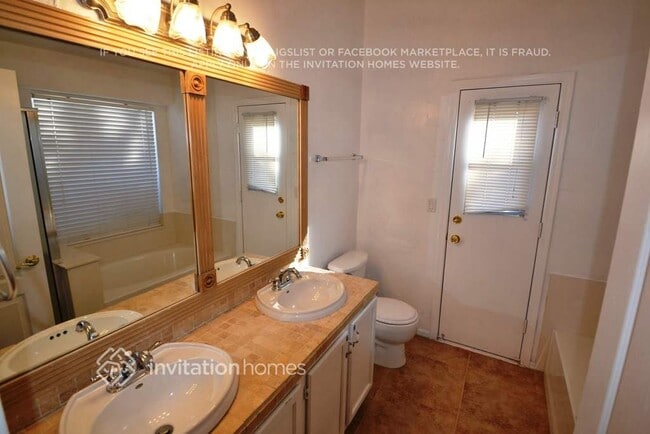 Building Photo - 1669 E Golden Ln