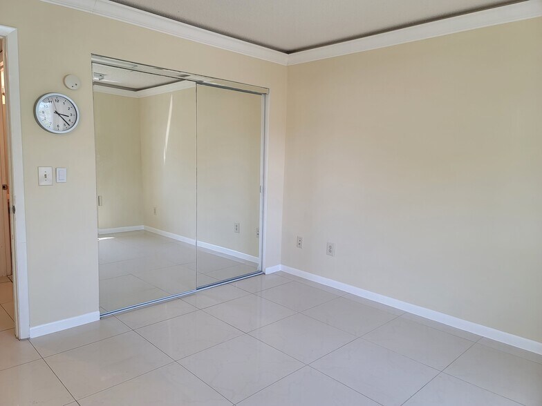 Guesst Room - 8200 SW 210th St
