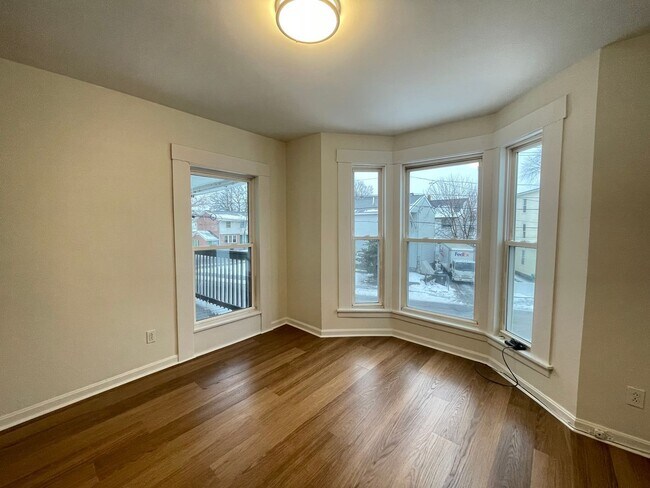 Building Photo - 33 Malvern St