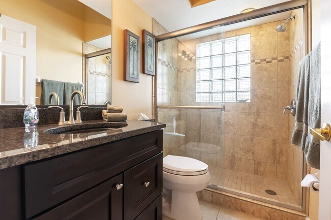 Building Photo - Beautiful 2-Bed Pool Home with Deeded Golf...
