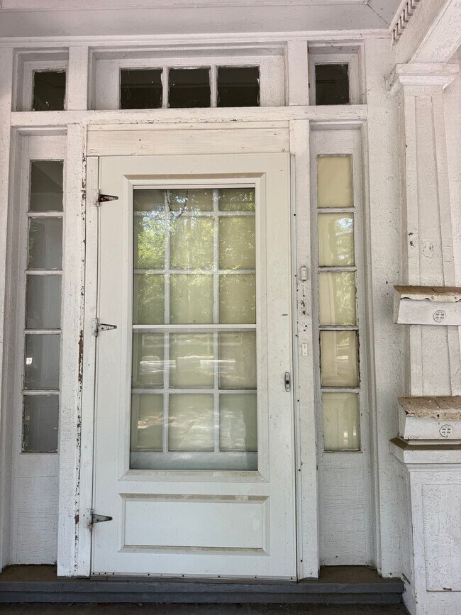 Building Photo - 705 Windsor Ave