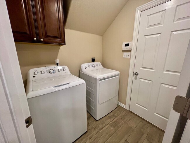 Building Photo - Beautiful 3B/2B Townhome in Chaffee Crossi...