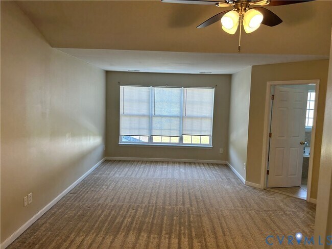 Building Photo - 1307 Village Views Dr