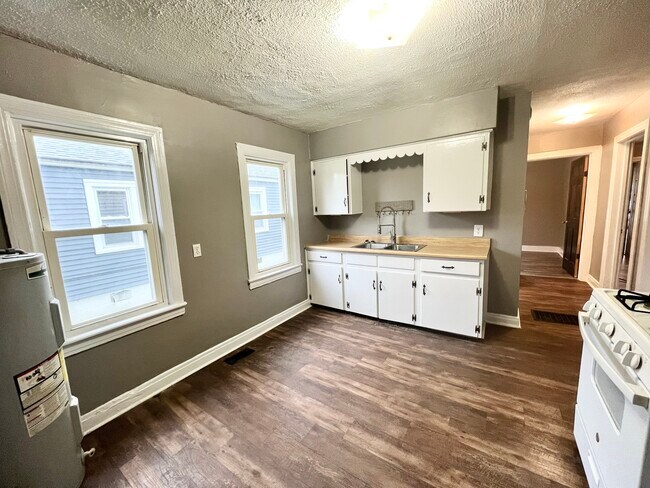 Building Photo - 2110 Ratcliffe Ave