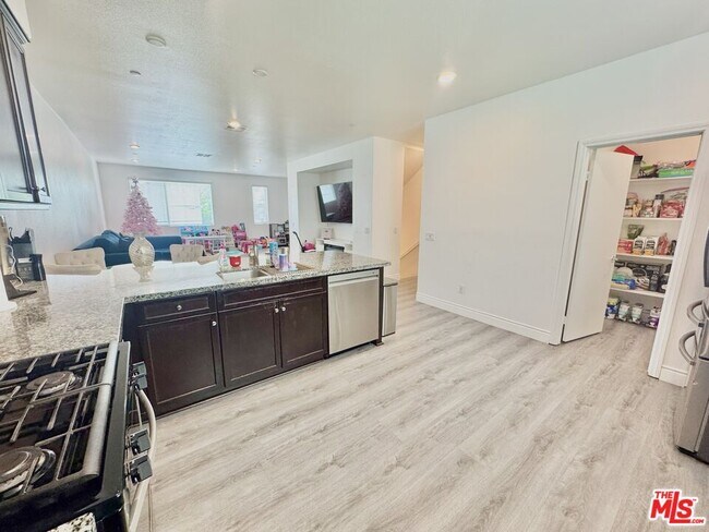 Building Photo - 14412 Kiwi Ln