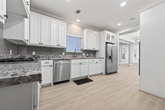 Building Photo - 1128 E 24th St