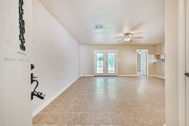 Building Photo - 1113 N Heron Dr