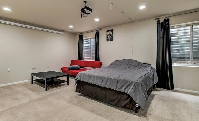 Building Photo - Beautiful Home Near Schriever SFB & Fort C...