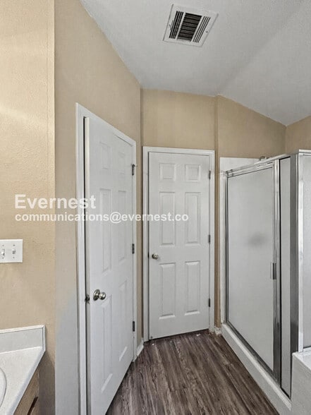 Building Photo - 17516 Dell City Dr