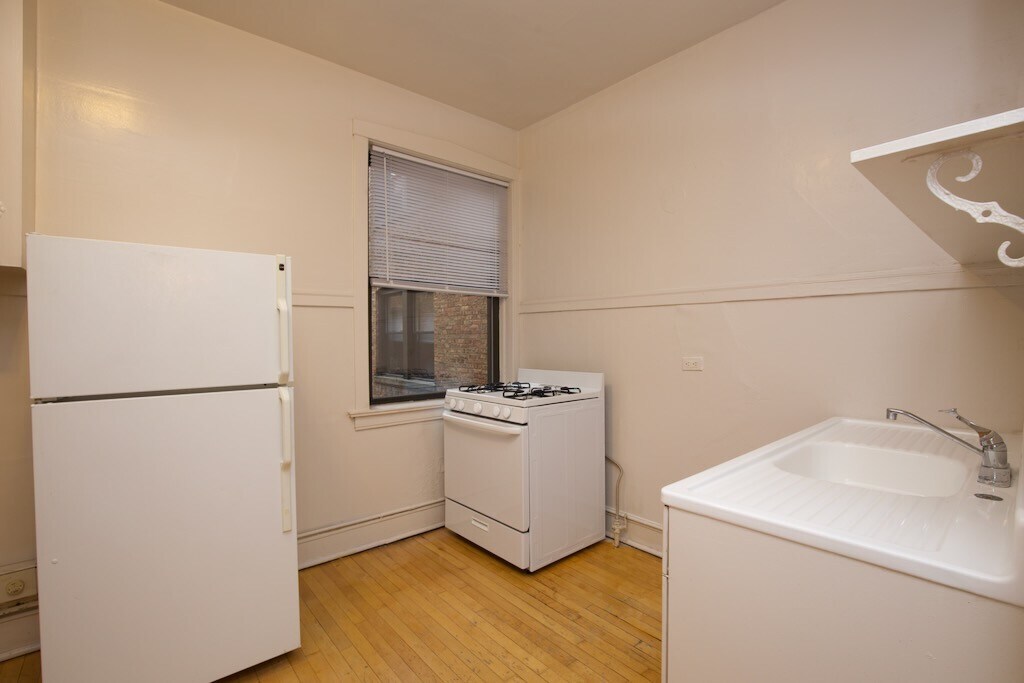 Building Photo - 1238 Oak Ave