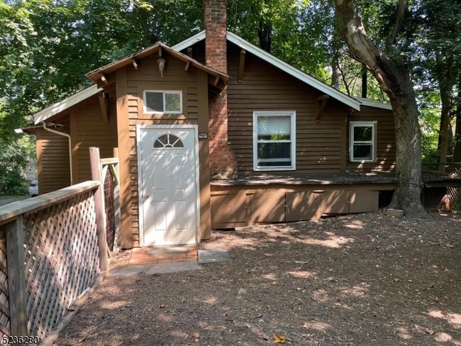 Building Photo - 17 Chestnut Rd