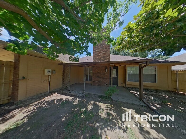 Building Photo - 2708 Hemingway Dr