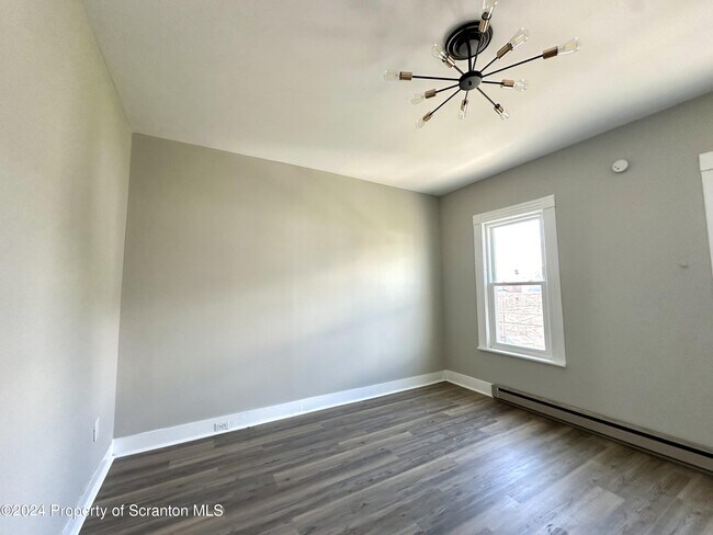 Building Photo - 114 S Lincoln Ave