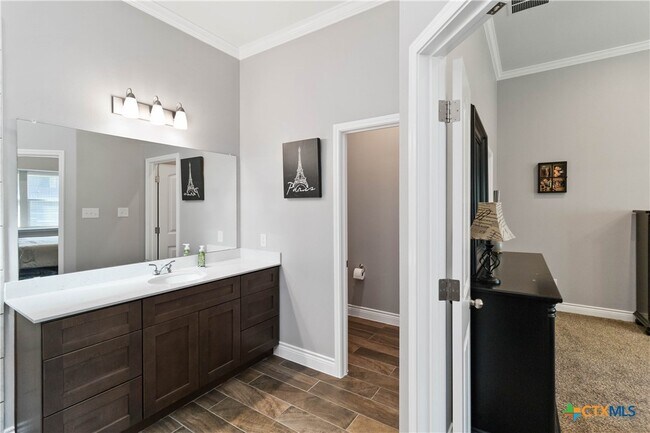 Building Photo - 8402 Ridge Crest Dr