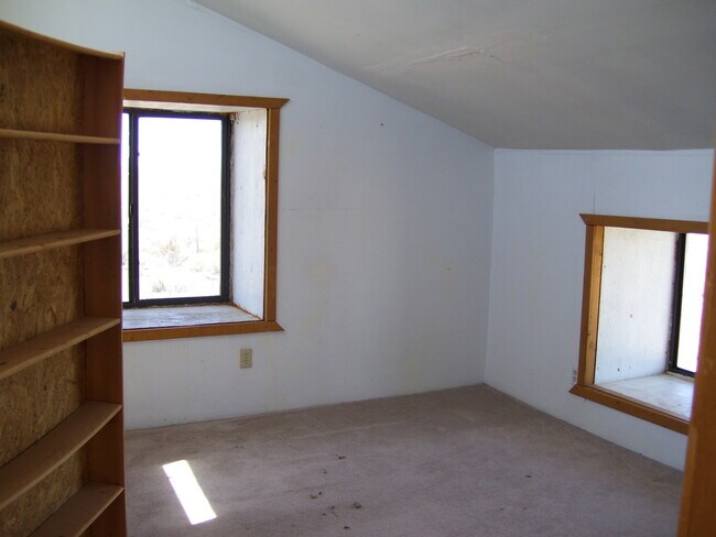 Building Photo - 13527 Lane 5 N