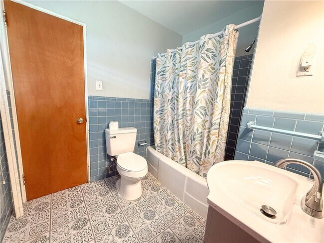Building Photo - 2772 N Grafhill Dr