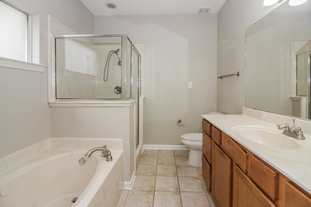 Building Photo - 10093 Woodland Hills Dr