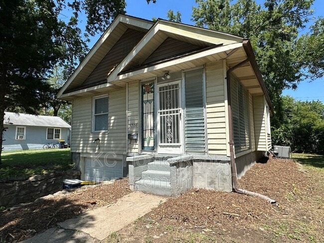 Primary Photo - 3708 E 72nd St