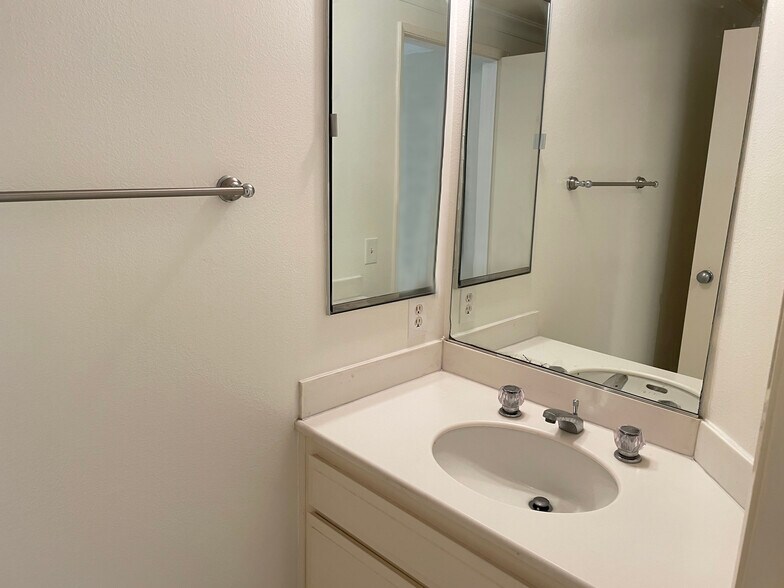 Building Photo - 120 The Village