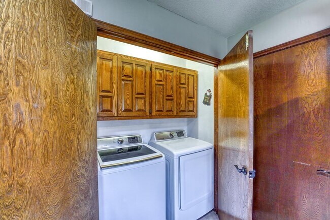 Building Photo - 603 Sunray