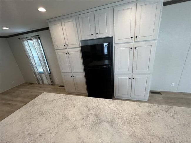 Building Photo - 20 Grant St