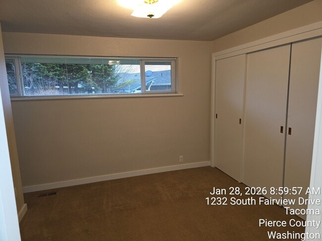Building Photo - View home North Tacoma - 3 bedroom, 3.5 bathroom, 6 car garage - Available NOW!!!