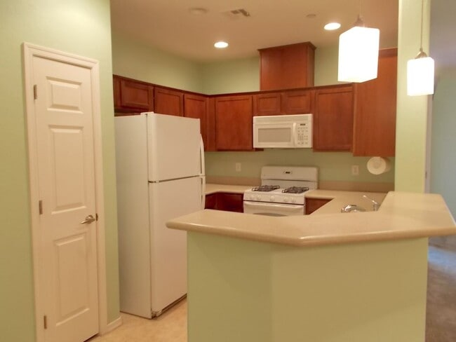 Building Photo - Spacious 2 Bedroom + Den, 2 Bath Condo in a Gated Community