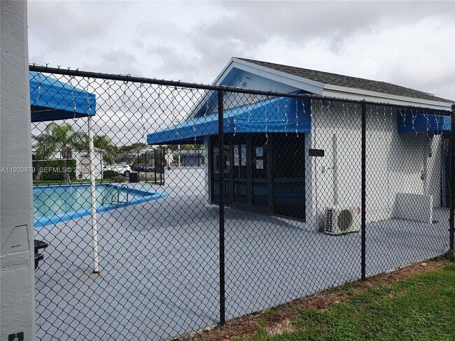 Building Photo - 6702 SW 152nd Pl