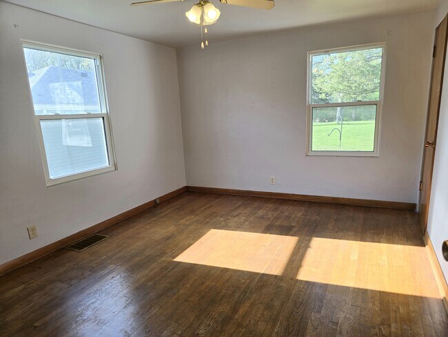 Building Photo - 5109 21st Ave