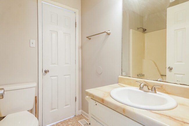 Building Photo - 1501 6th Pl NW