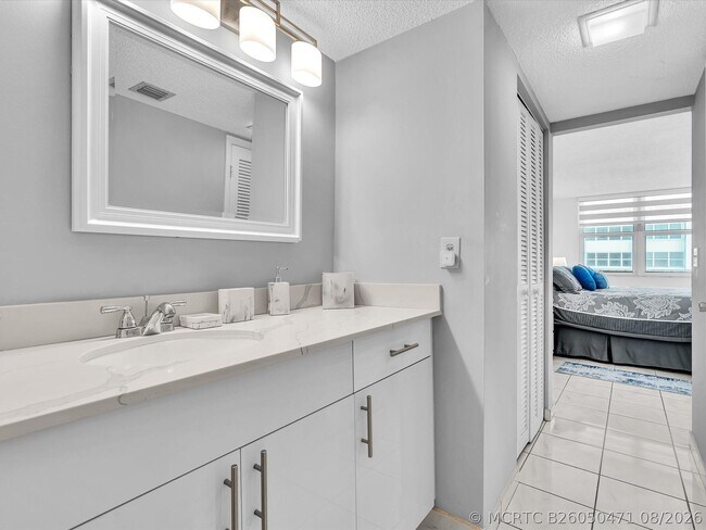 Building Photo - 1410 S Ocean Dr