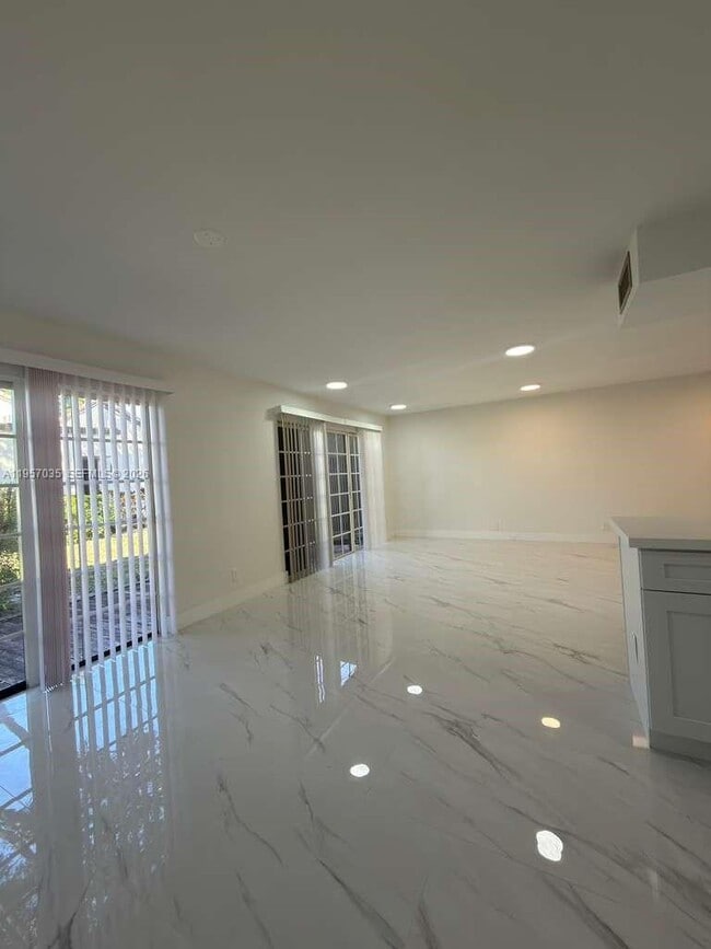 Building Photo - 9719 N New River Canal Rd