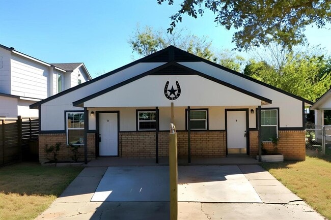 Building Photo - 1115 Brookswood Ave