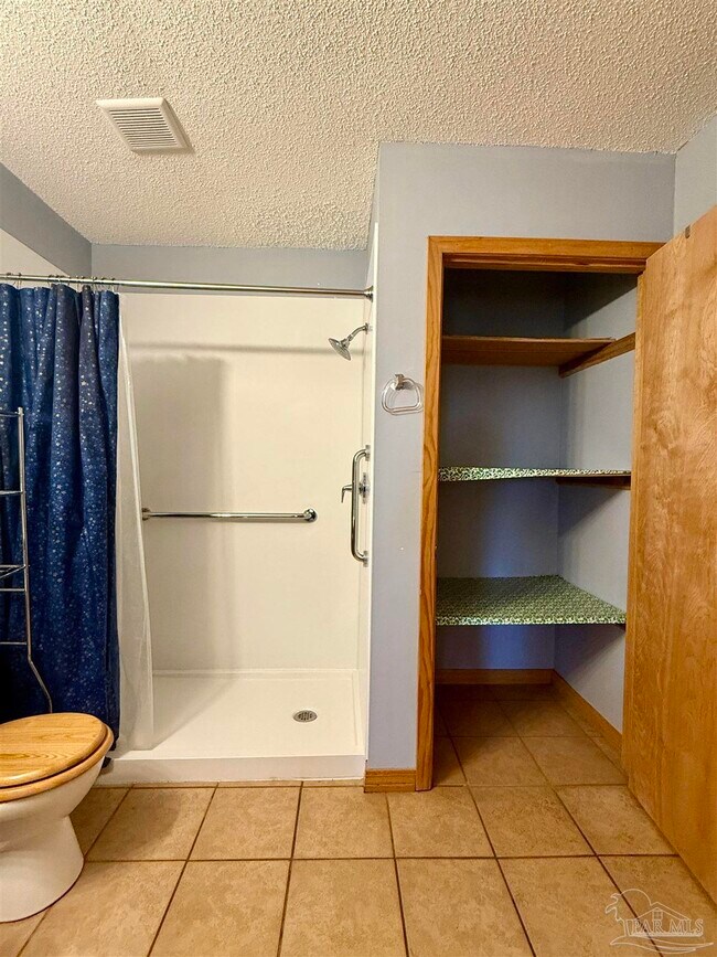 Building Photo - 7769 Lakeside Dr