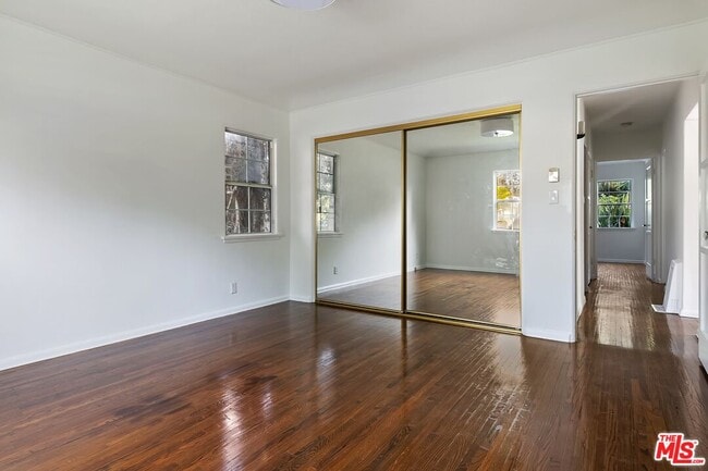 Building Photo - 3032 Oakhurst Ave