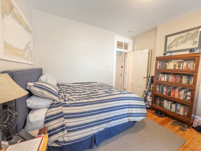 Building Photo - 589 Franklin St