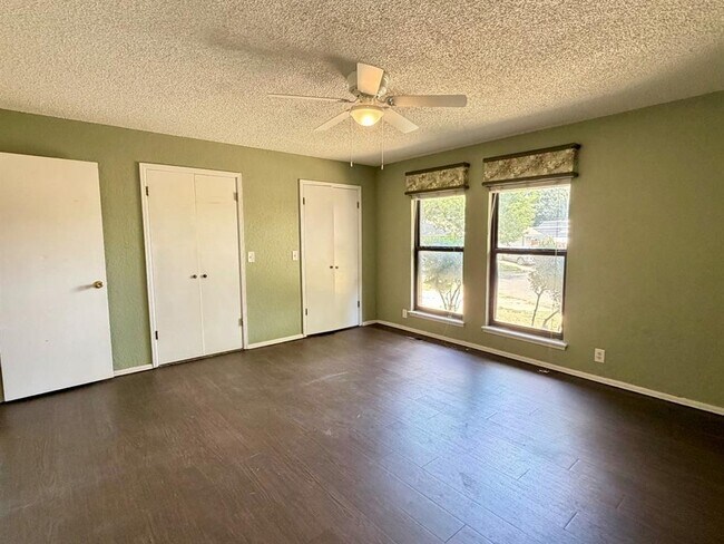 Building Photo - 6612 Crow Cir