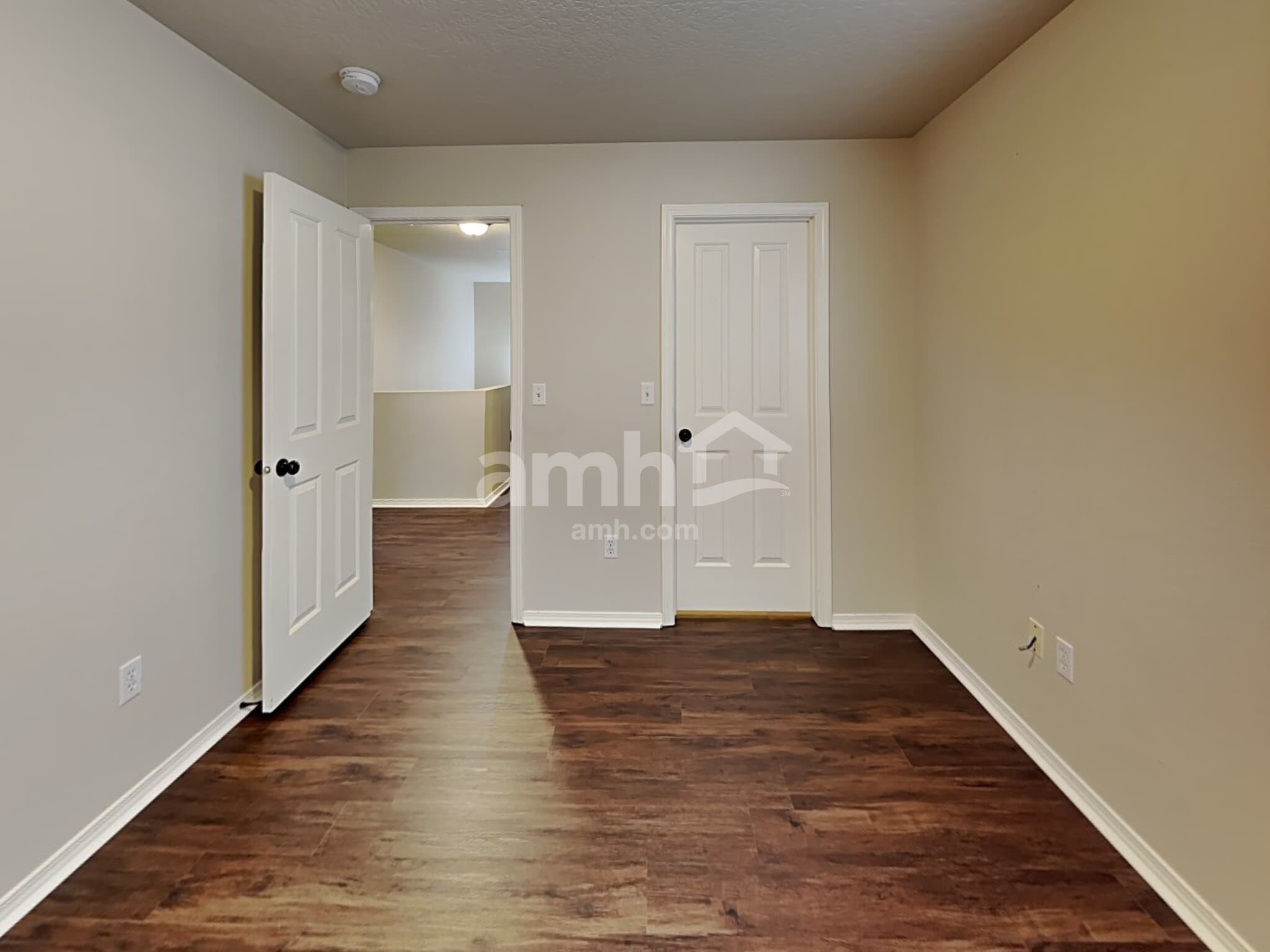 Building Photo - 6384 S White Cliff Ave