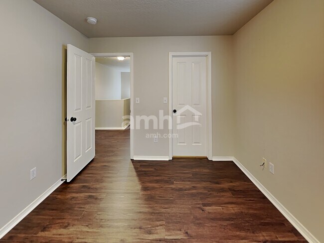 Building Photo - 6384 S White Cliff Ave