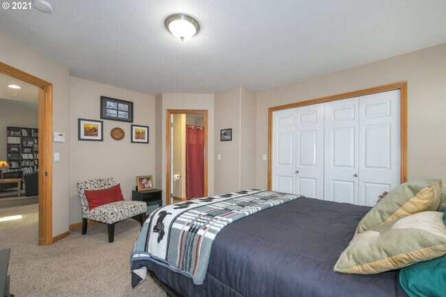 Building Photo - Desirable 3BD Ranch Home in Great Burton L...