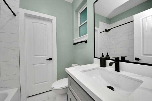 Building Photo - 2007 Briley St